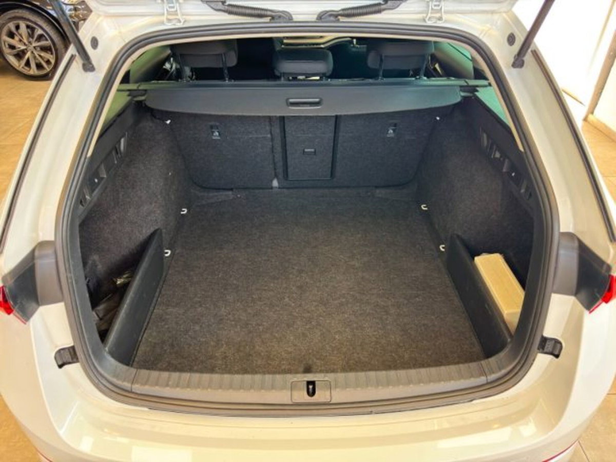 Skoda Octavia Station Wagon 2.0 TDI EVO SCR DSG Wagon Sportline (8)