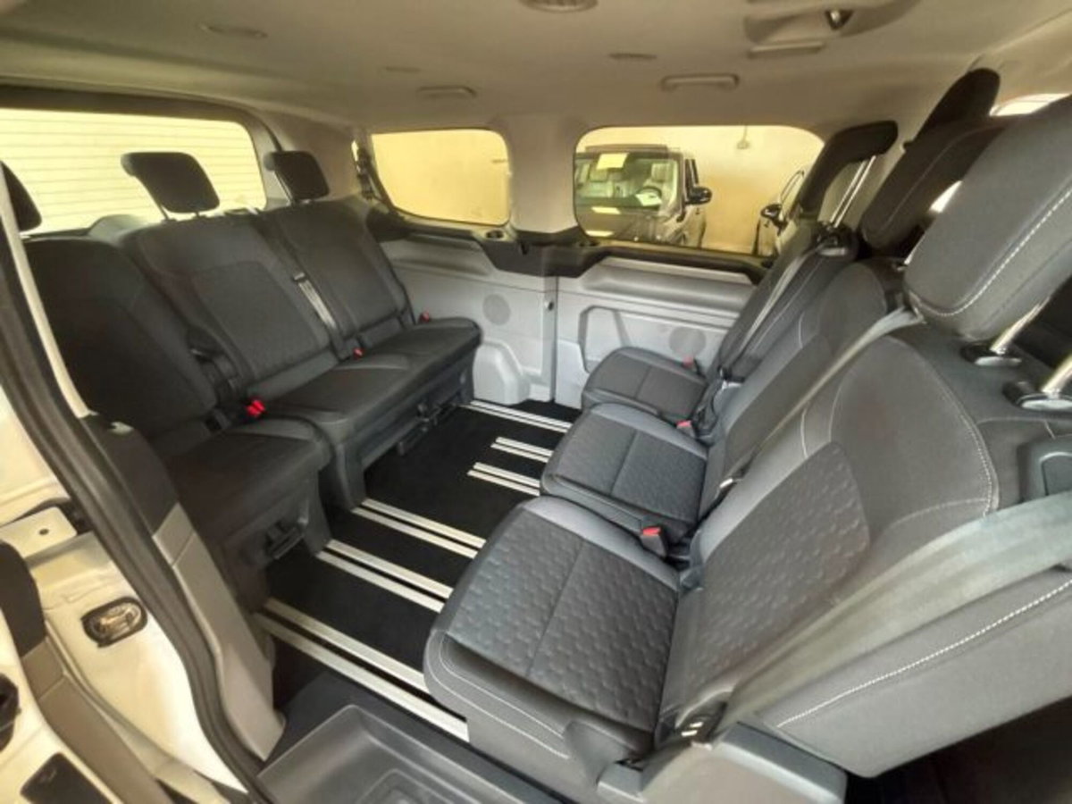 Ford Tourneo Custom 320 2.0 EcoBlue 150CV PC Titanium (8)