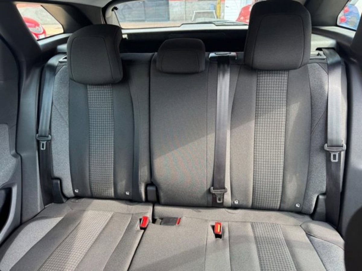 Peugeot 3008 BlueHDi 130 S&S EAT8 Active Pack (17)