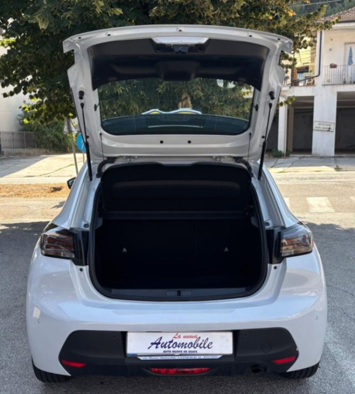Peugeot 208 1.2 puretech Active s&s 100cv (9)