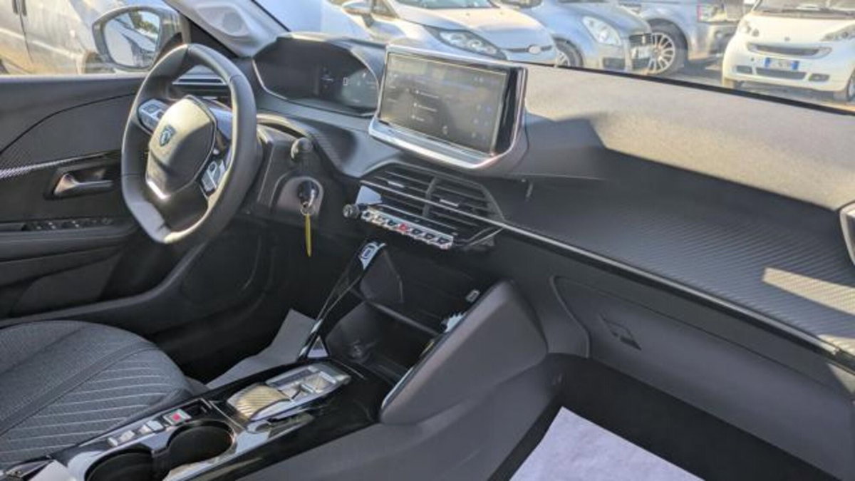 Peugeot 208 50 kWh Allure (12)