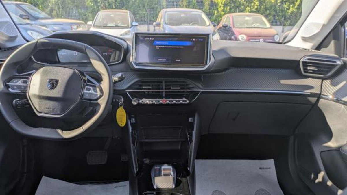 Peugeot 208 50 kWh Allure (6)