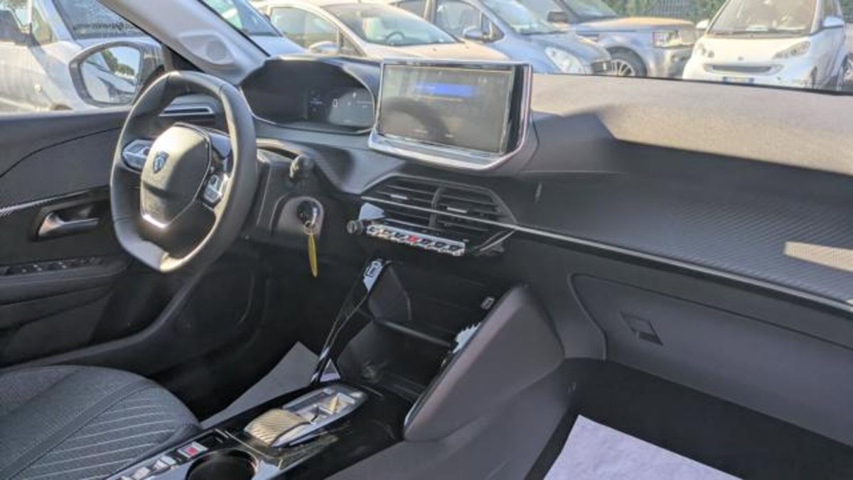 Peugeot 208 50 kWh Allure (7)