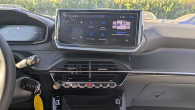 Peugeot 208 50 kWh Allure (8)