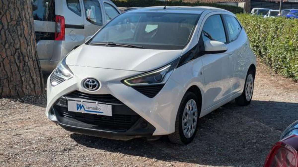 Toyota Aygo X 1.0 Lounge 72cv (2)