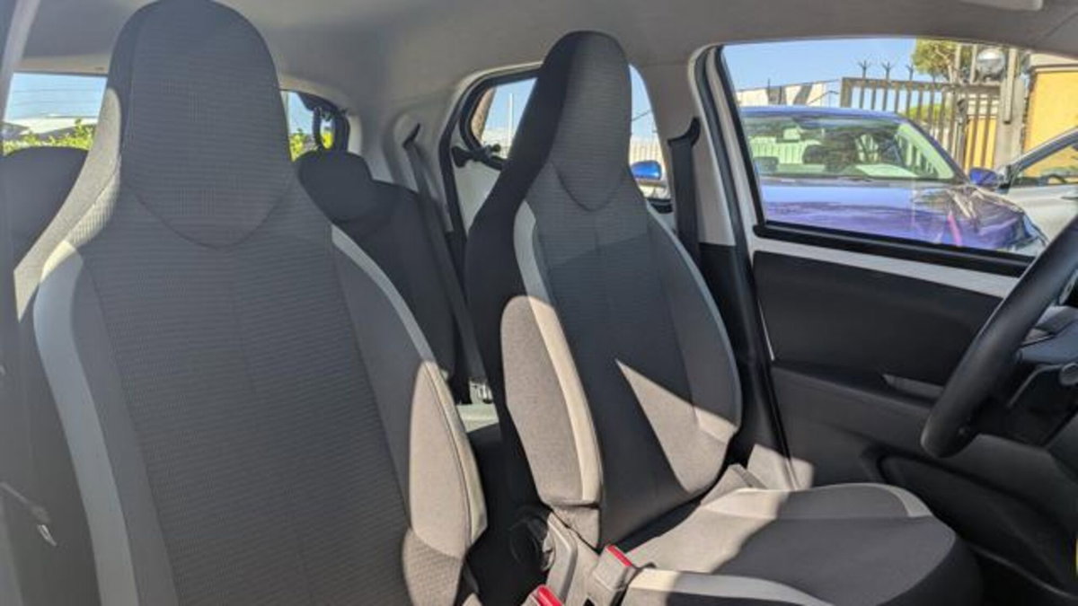Toyota Aygo X 1.0 Lounge 72cv (10)