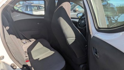 Toyota Aygo X 1.0 Lounge 72cv (11)