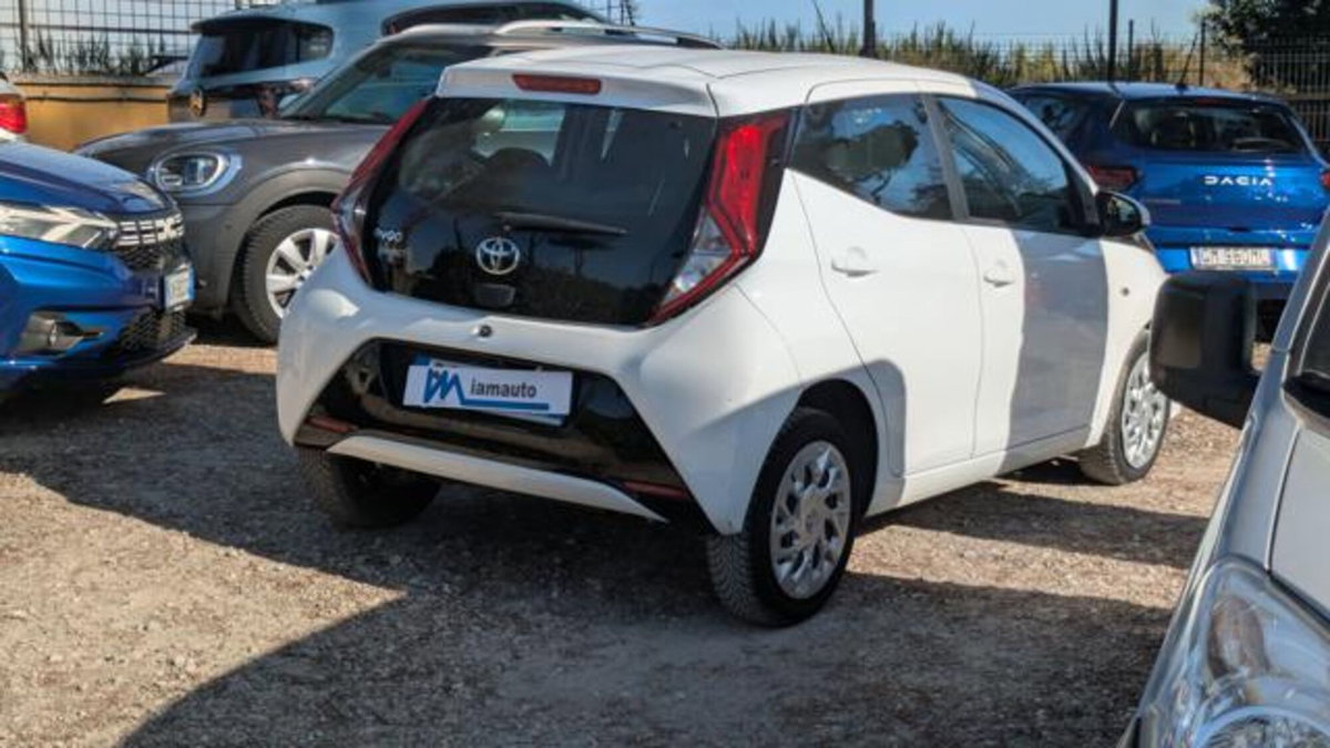 Toyota Aygo X 1.0 Lounge 72cv (3)