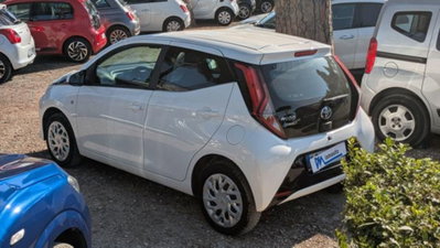 Toyota Aygo X 1.0 Lounge 72cv (4)