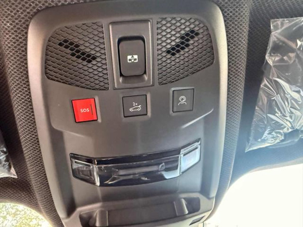 Jeep Avenger 1.2 turbo e-hybrid mhev Summit fwd 110cv edct6 (5)