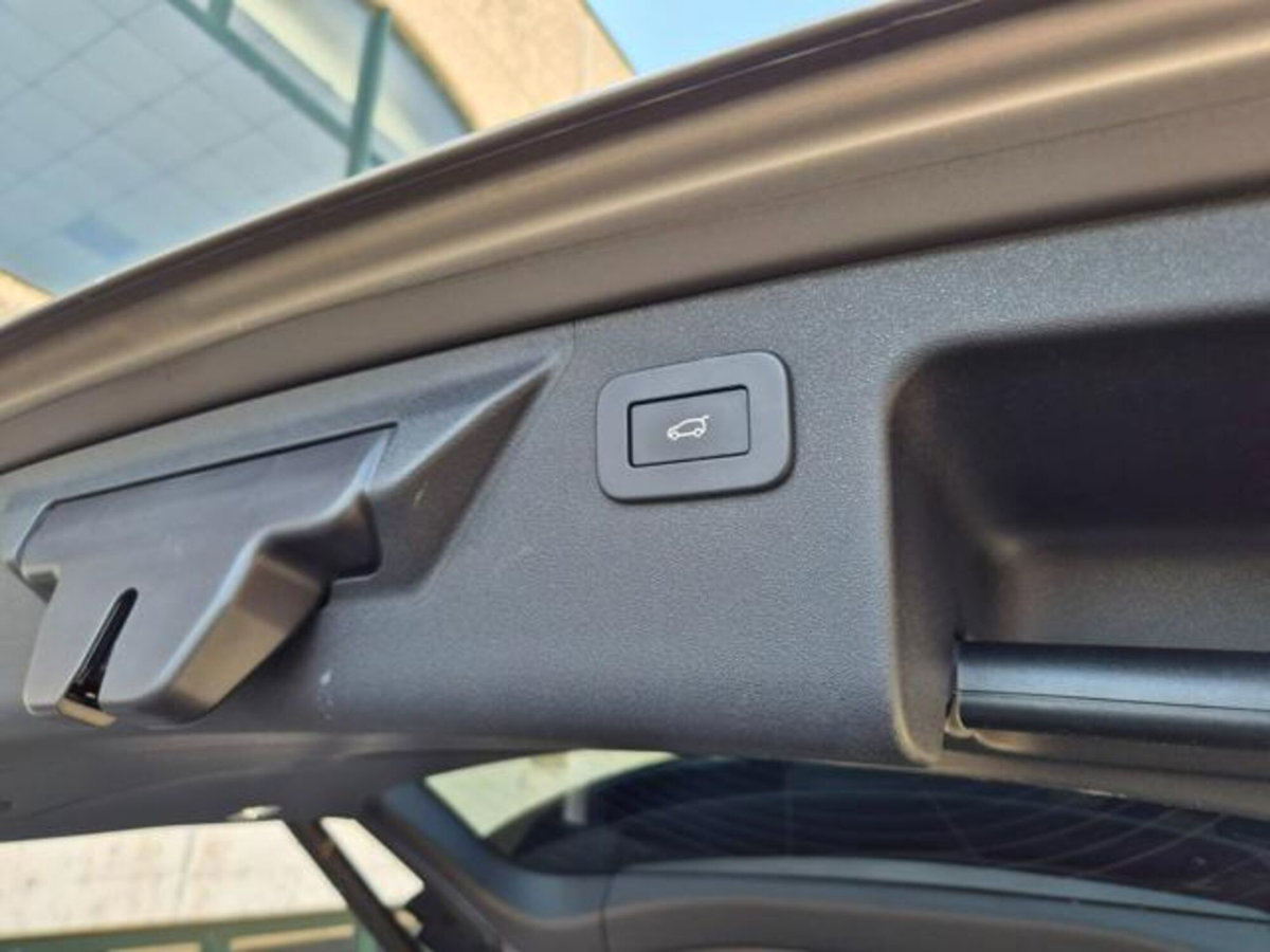 Land Rover Discovery Sport 2.0 Si4 200 CV AWD Auto R-Dynamic S (18)
