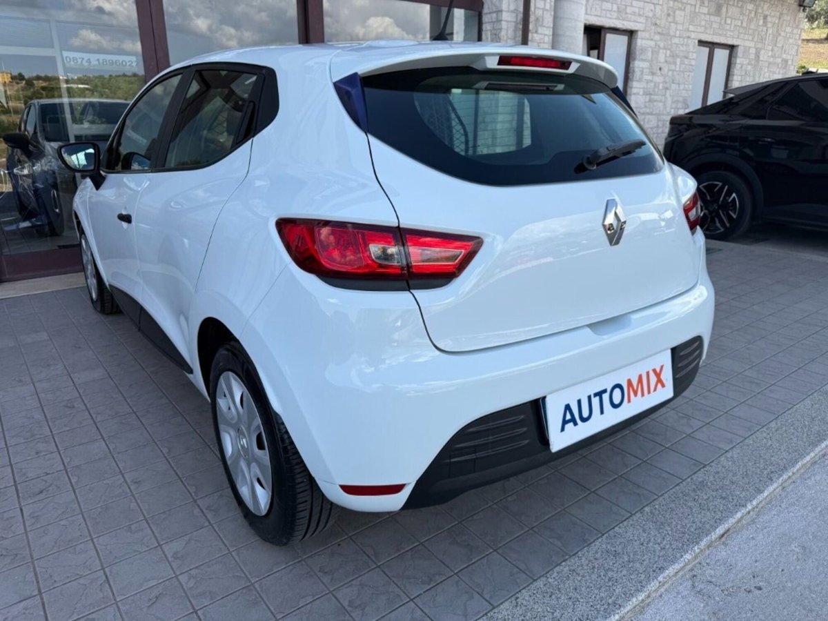 Renault Clio dCi 8V 75 CV 5 porte Moschino Life (11)