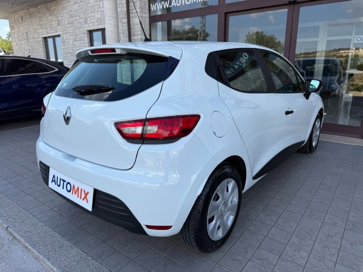 Renault Clio dCi 8V 75 CV 5 porte Moschino Life (12)