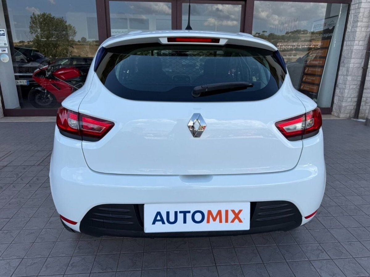 Renault Clio dCi 8V 75 CV 5 porte Moschino Life (14)