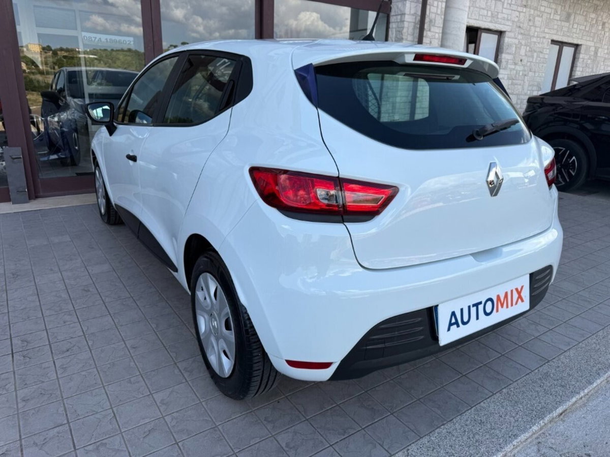 Renault Clio dCi 8V 75 CV 5 porte Moschino Life (15)