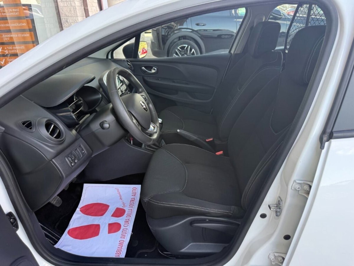 Renault Clio dCi 8V 75 CV 5 porte Moschino Life (18)