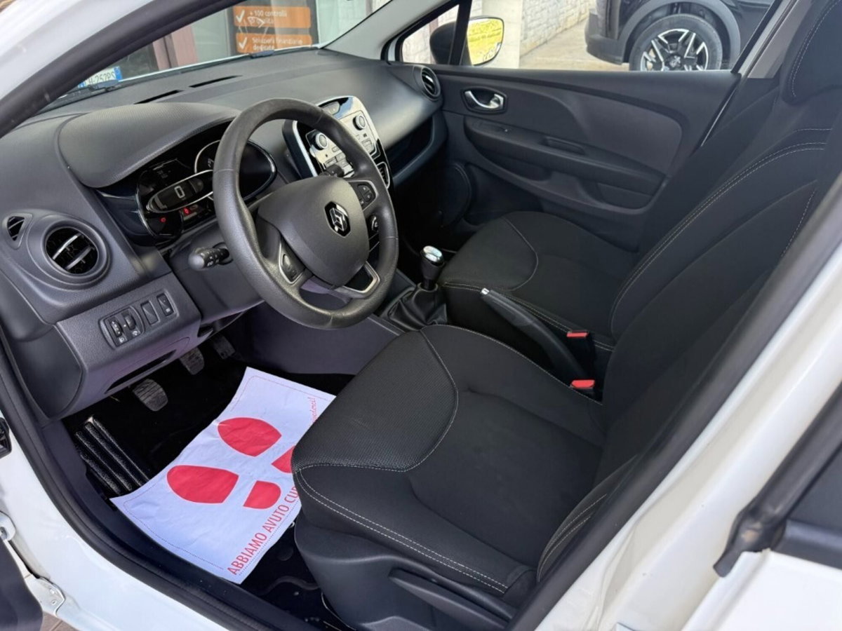 Renault Clio dCi 8V 75 CV 5 porte Moschino Life (19)