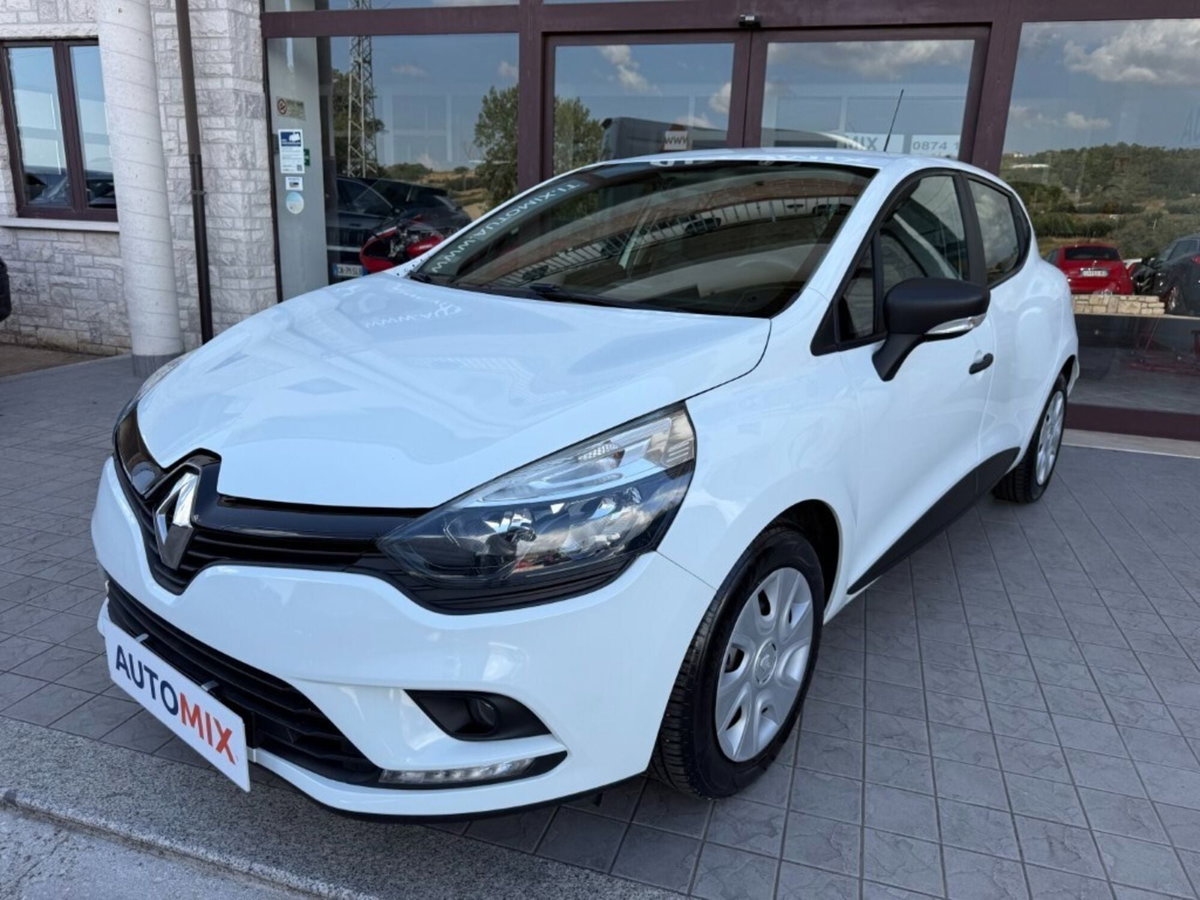 Renault Clio dCi 8V 75 CV 5 porte Moschino Life (3)