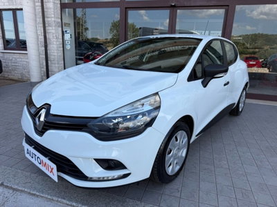 Renault Clio dCi 8V 75 CV 5 porte Moschino Life (3)