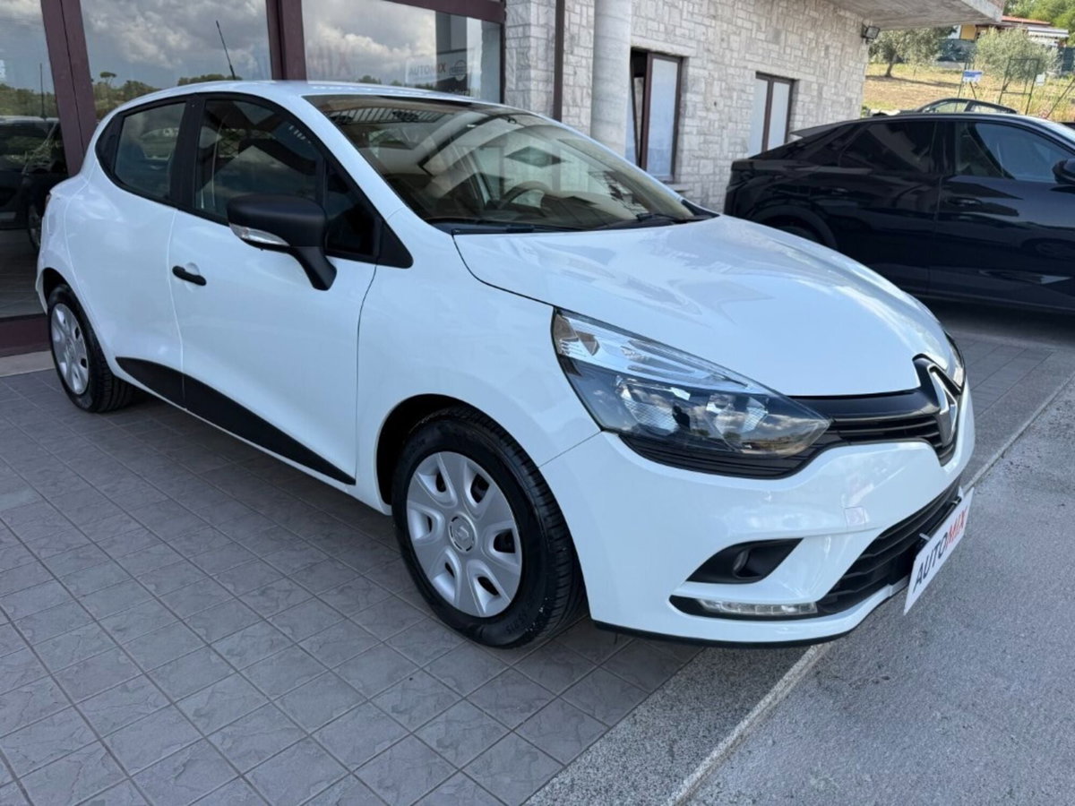 Renault Clio dCi 8V 75 CV 5 porte Moschino Life (6)