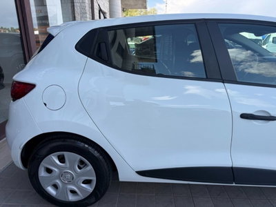Renault Clio dCi 8V 75 CV 5 porte Moschino Life (8)