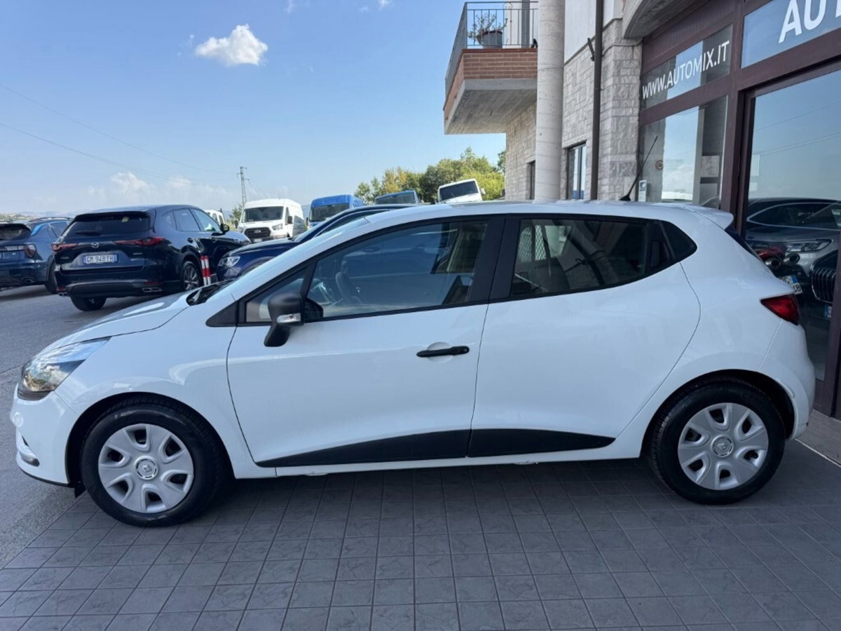 Renault Clio dCi 8V 75 CV 5 porte Moschino Life (9)