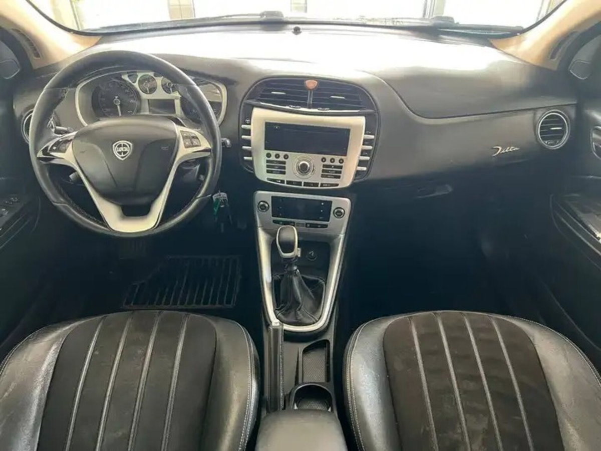 Lancia Delta 2.0 MJT DPF Gold (7)