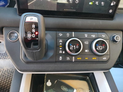 Land Rover Defender 110 3.0D I6 200 CV AWD Auto S (13)