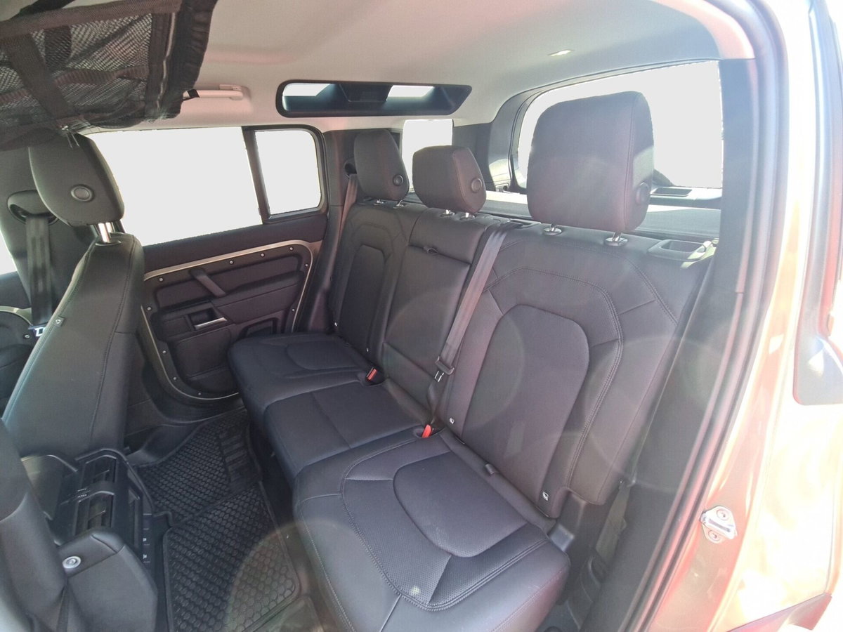 Land Rover Defender 110 3.0D I6 200 CV AWD Auto S (17)