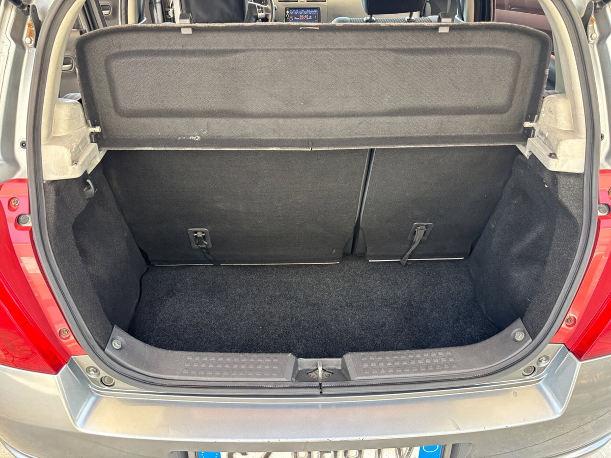 Suzuki Swift 1.3 DDiS 5p. GL (12)