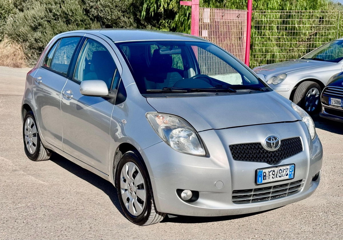 Toyota Yaris 1.3 5 porte M-MT Sol (2)