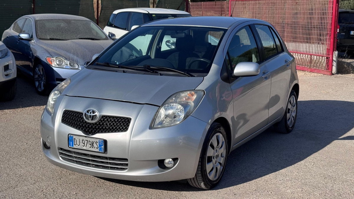 Toyota Yaris 1.3 5 porte M-MT Sol (3)