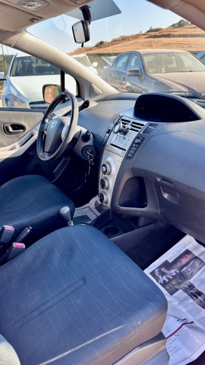 Toyota Yaris 1.3 5 porte M-MT Sol (7)