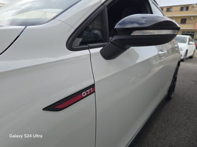 Volkswagen Golf 2.0 TSI R DSG 4Motion (7)