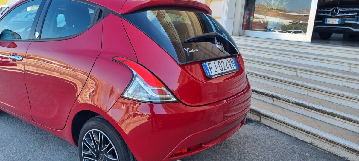 Lancia Ypsilon 1.2 69 CV 5 porte GPL Ecochic Alberta Ferretti (2)