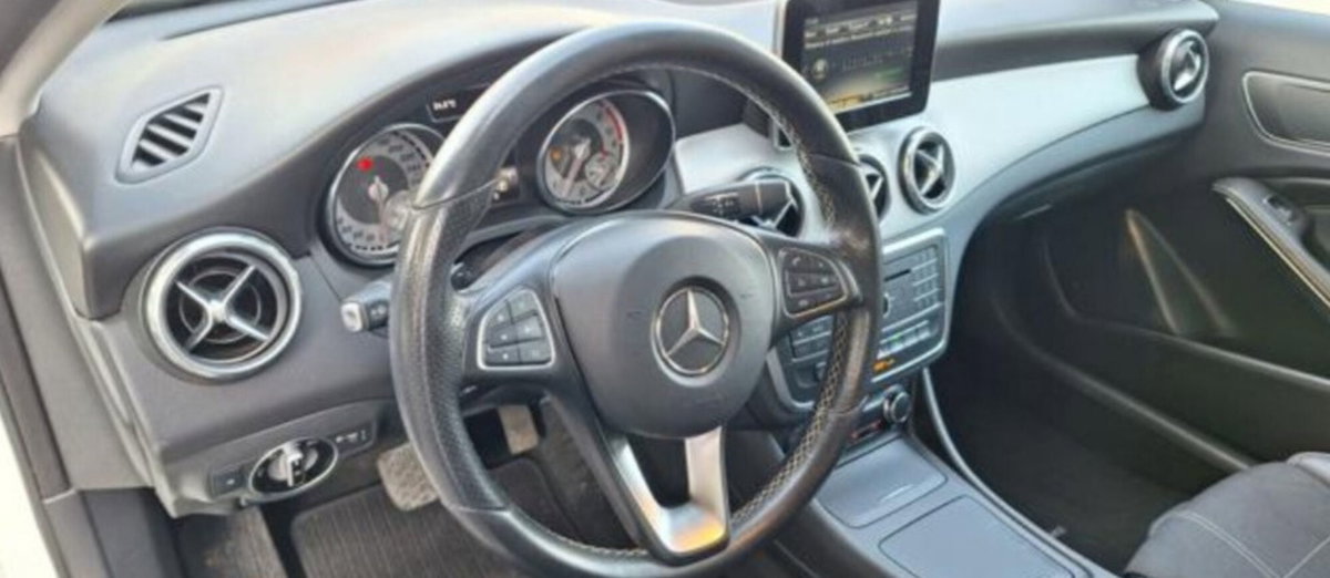 Mercedes-Benz GLA SUV 200 d Sport (7)