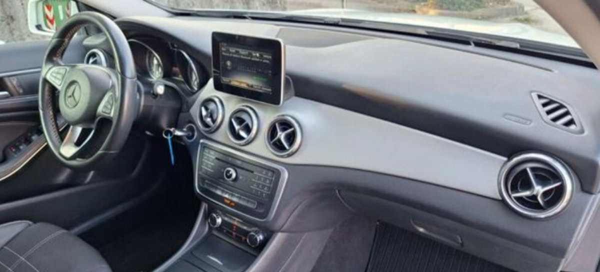 Mercedes-Benz GLA SUV 200 d Sport (8)