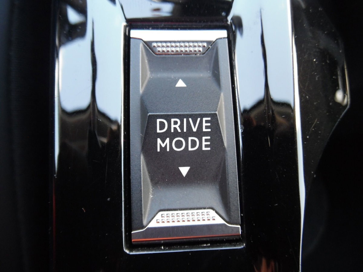 Peugeot 2008 BlueHDi 110 S&S Allure (17)