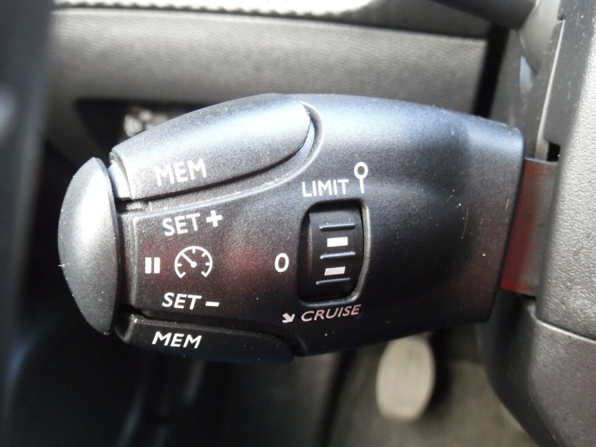 Peugeot 2008 BlueHDi 110 S&S Allure (19)