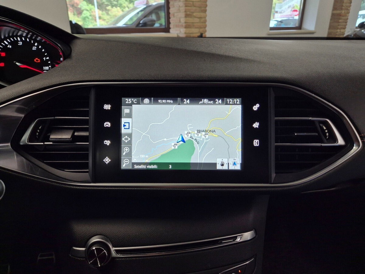 Peugeot 308 BlueHDi 120 S&S EAT6 GT Line (11)