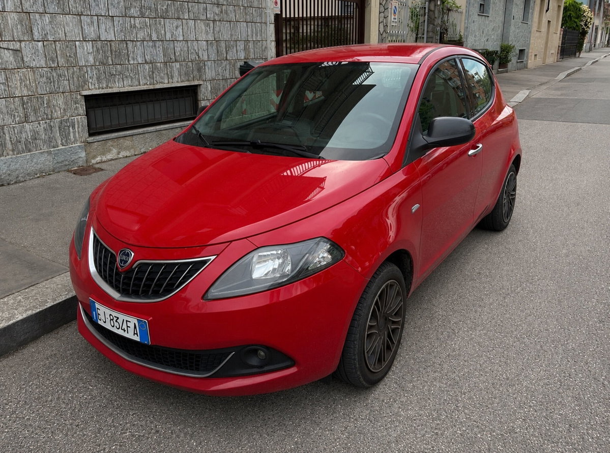 Lancia Ypsilon 1.0 FireFly 5 porte S&S Hybrid Ecochic Gold