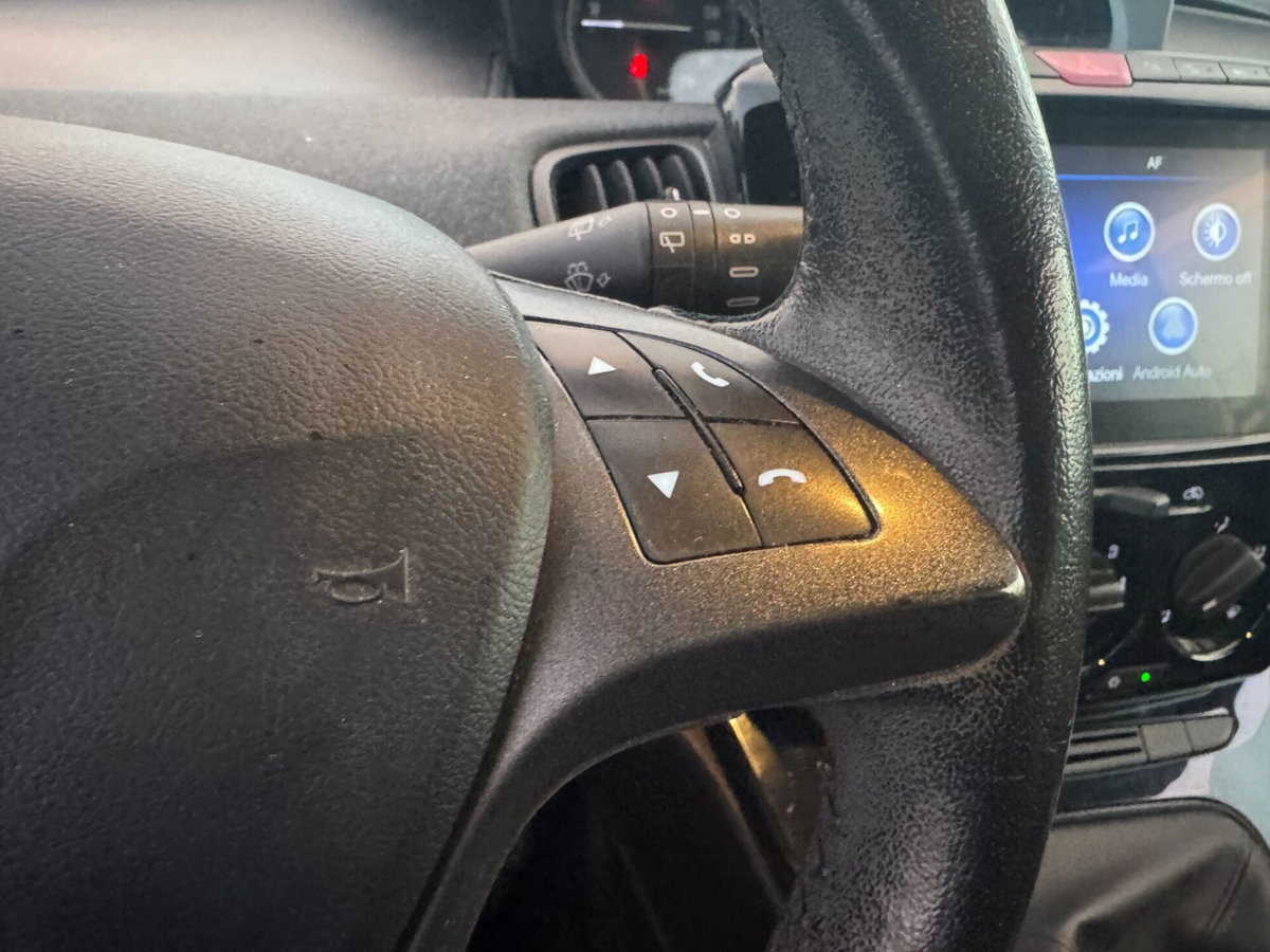 Lancia Ypsilon 1.2 69 CV 5 porte GPL Ecochic Gold (10)