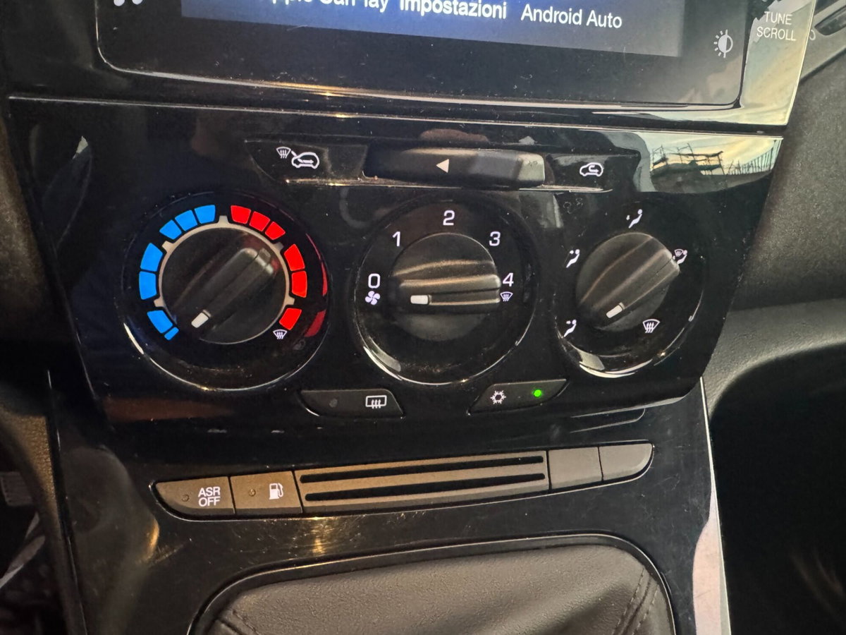 Lancia Ypsilon 1.2 69 CV 5 porte GPL Ecochic Gold (13)