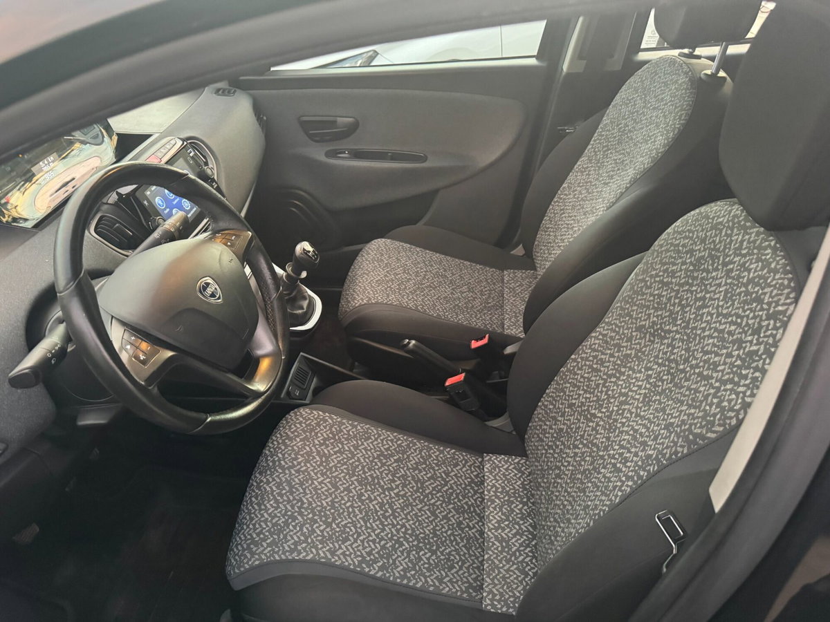 Lancia Ypsilon 1.2 69 CV 5 porte GPL Ecochic Gold (14)