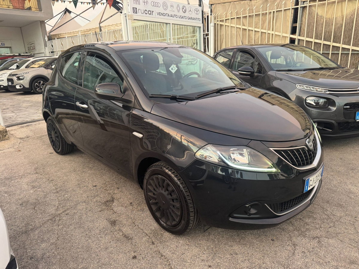 Lancia Ypsilon 1.2 69 CV 5 porte GPL Ecochic Gold (2)
