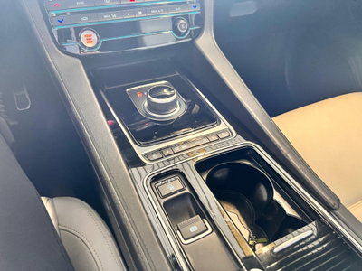 Jaguar F-Pace 2.0 D 180 CV AWD Portfolio (13)