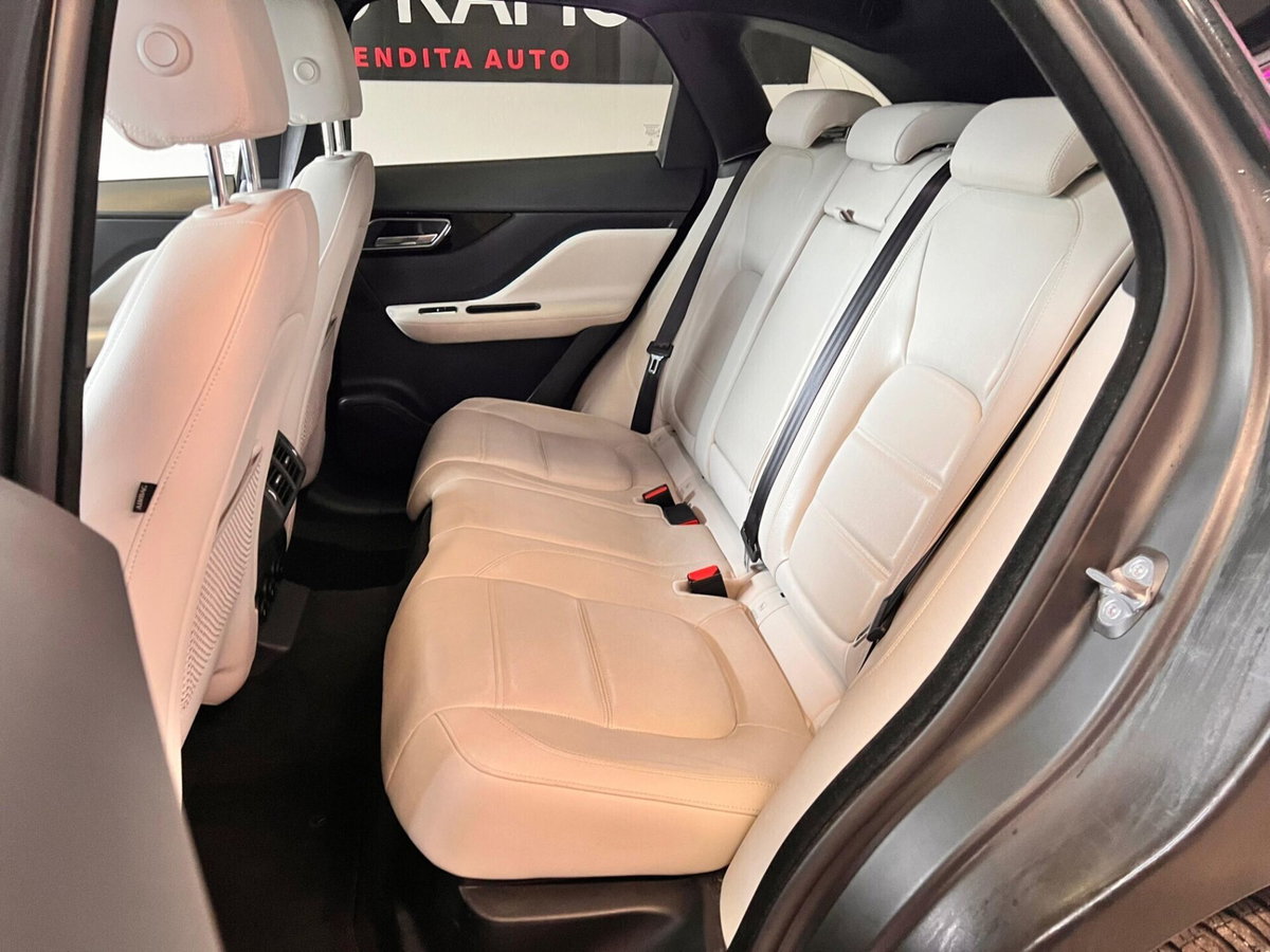 Jaguar F-Pace 2.0 D 180 CV AWD Portfolio (16)