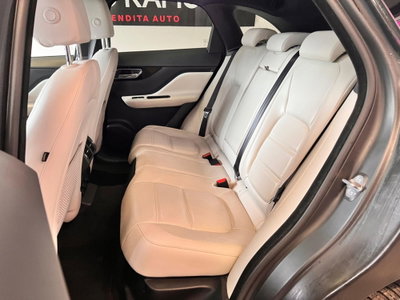 Jaguar F-Pace 2.0 D 180 CV AWD Portfolio (16)
