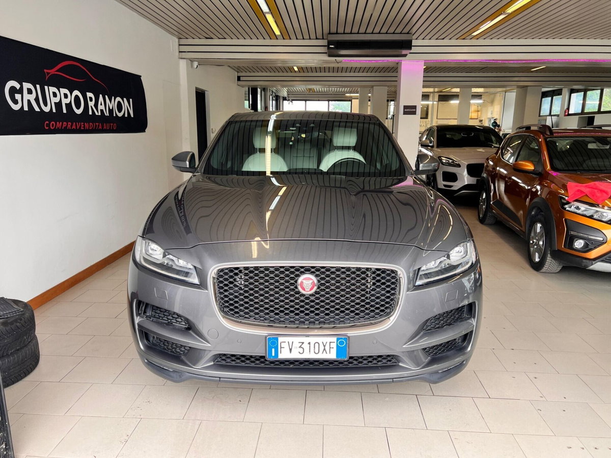 Jaguar F-Pace 2.0 D 180 CV AWD Portfolio (2)
