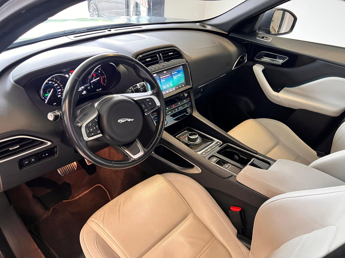Jaguar F-Pace 2.0 D 180 CV AWD Portfolio (8)